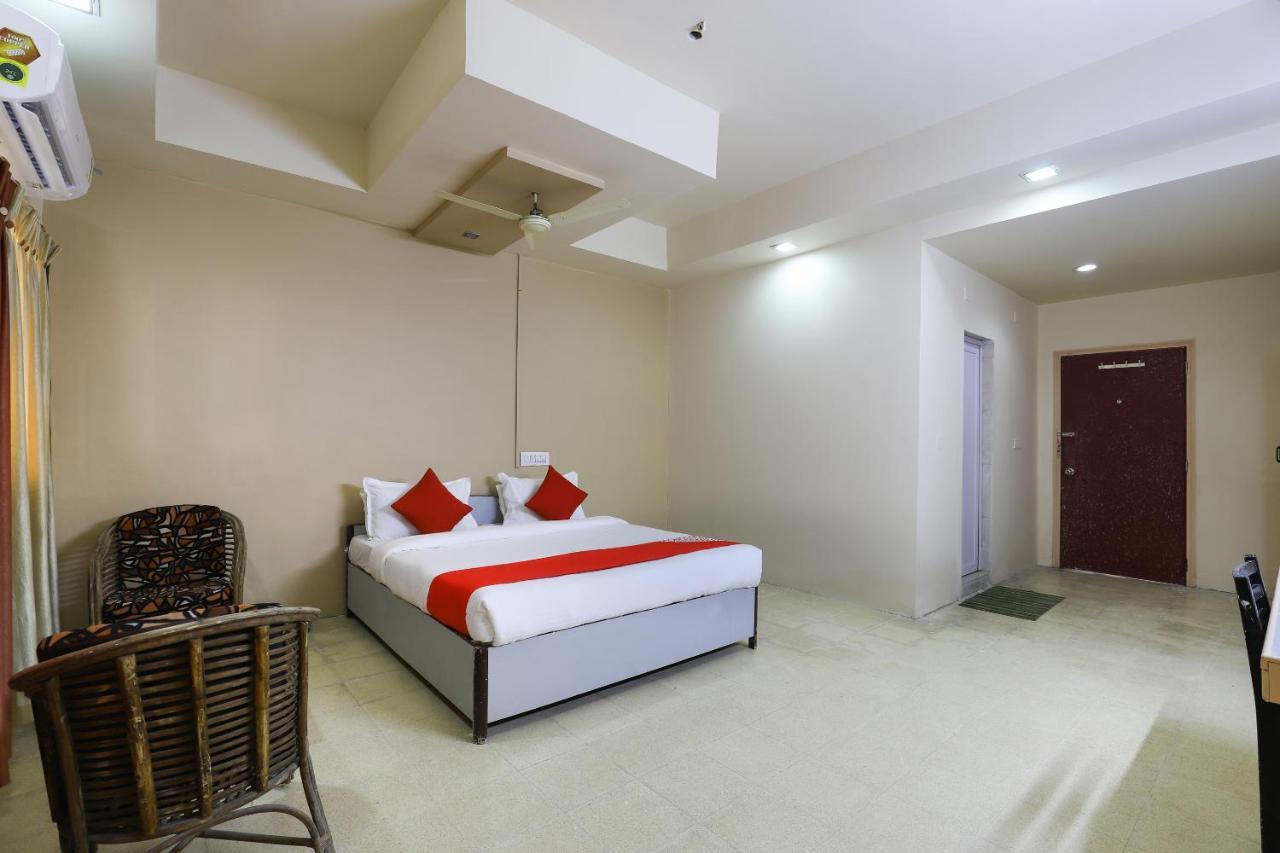 Oyo Hotel Park Veraval Экстерьер фото